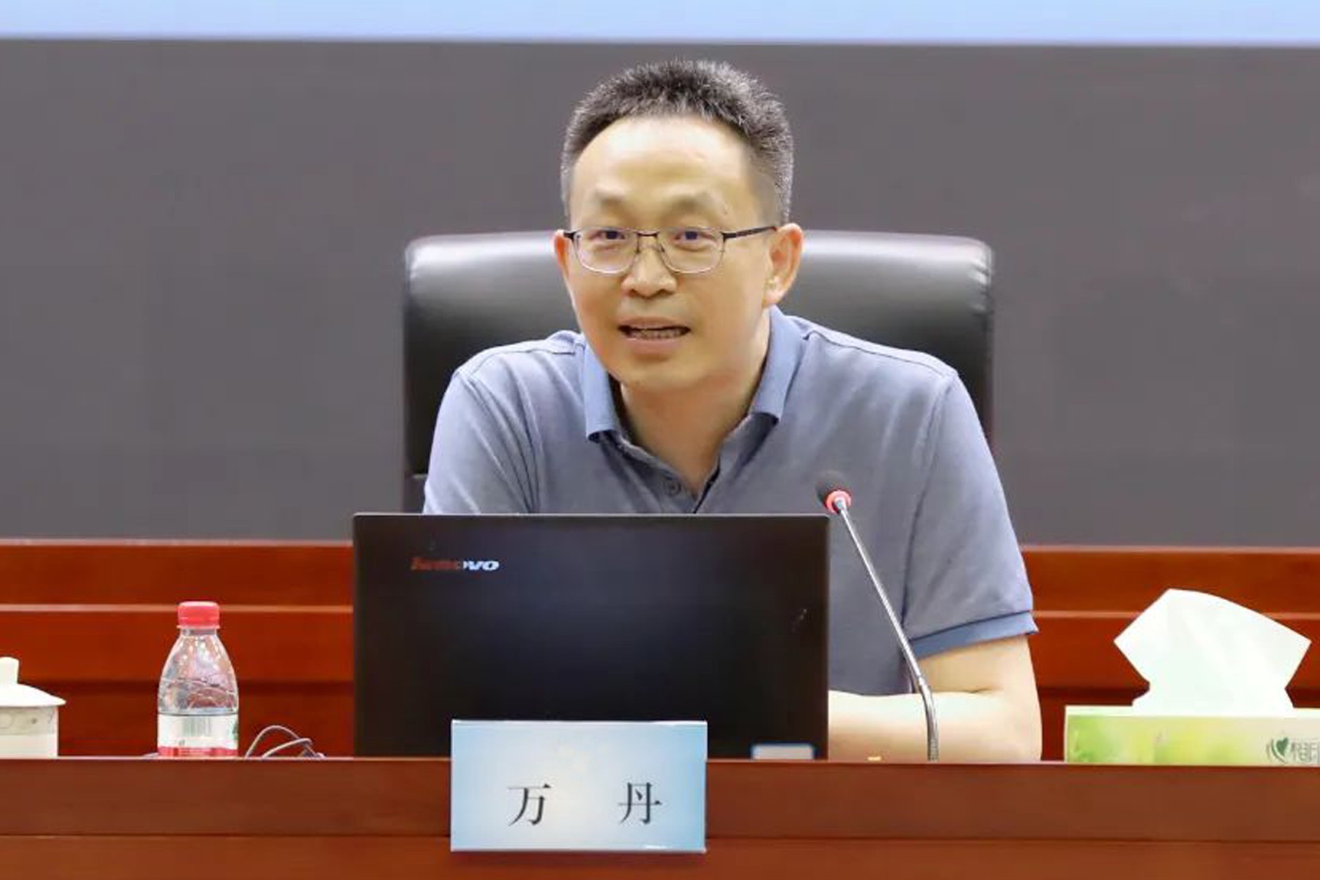 万    丹(图1)