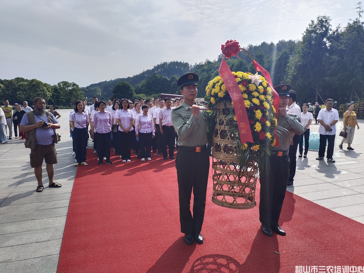 中国光大银行长沙分行中层副职政治素质教育培训班在我中心开班(图7)